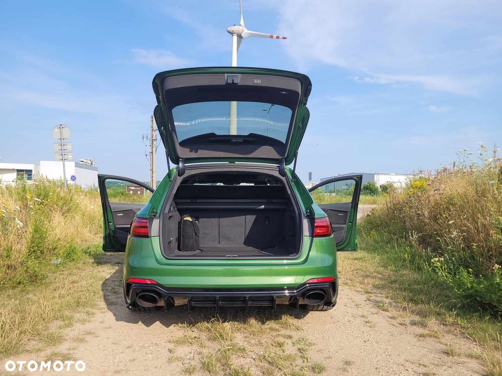 Audi RS4 Avant - 11