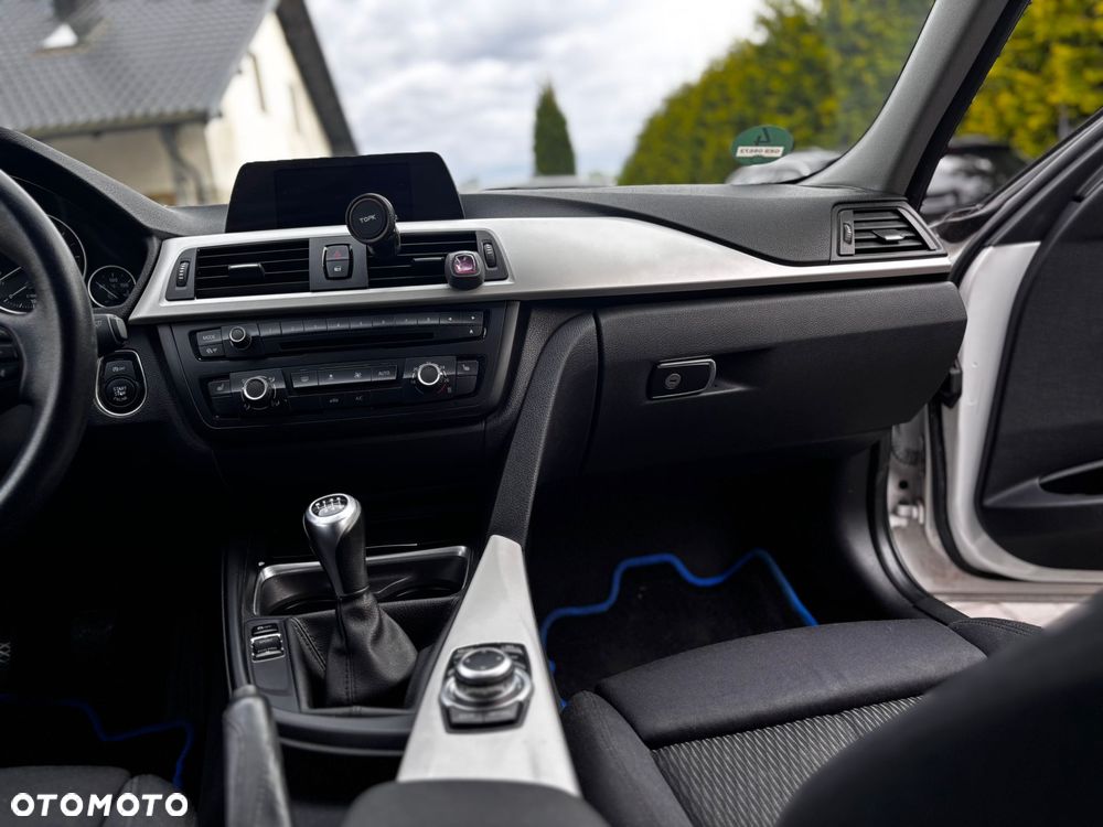 BMW Seria 3 318d DPF - 19