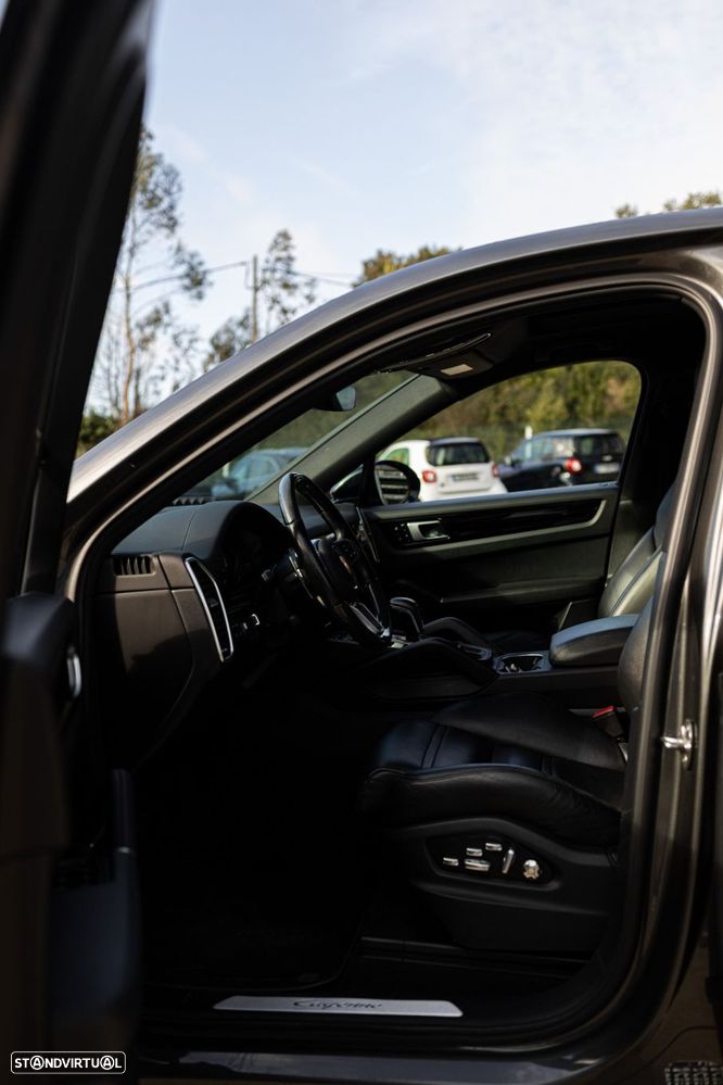 Porsche Cayenne Coupé E-Hybrid - 17