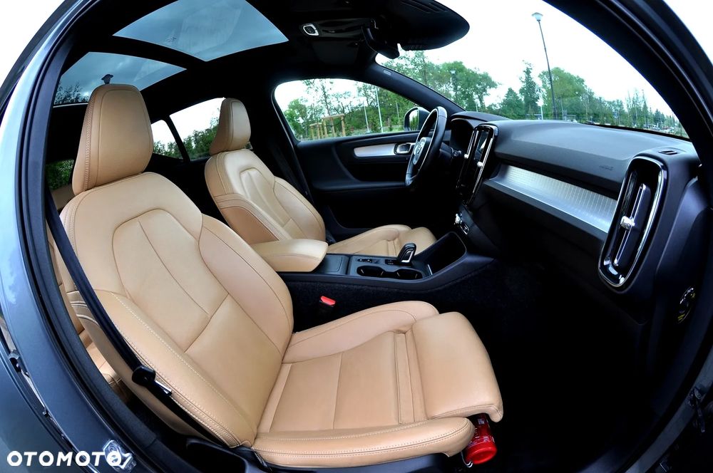 Volvo XC 40 D4 AWD Momentum Pro - 22