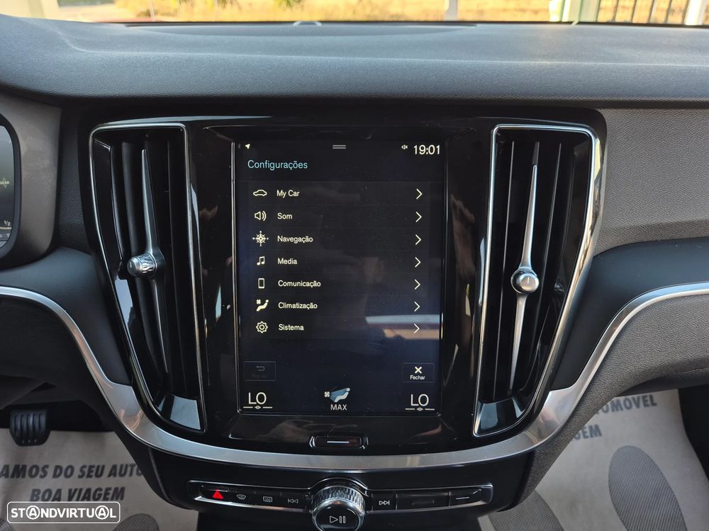 Volvo V60 2.0 D3 Momentum Plus - 35