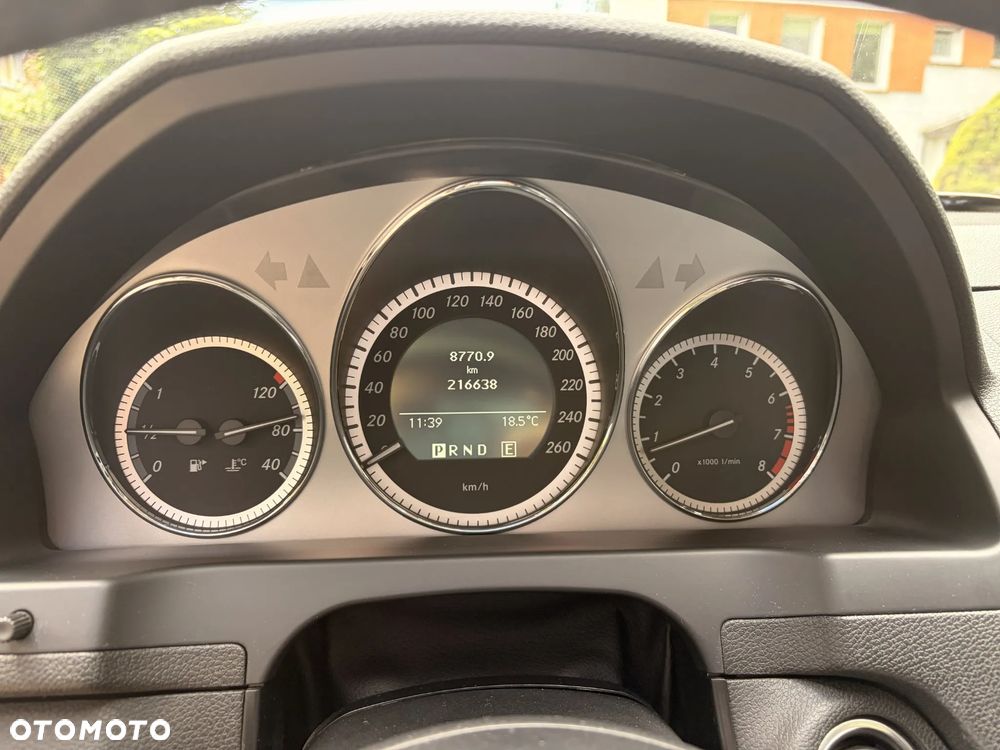 Mercedes-Benz Klasa C 180 CGI Automatik BlueEFFICIENCY Avantgarde - 17