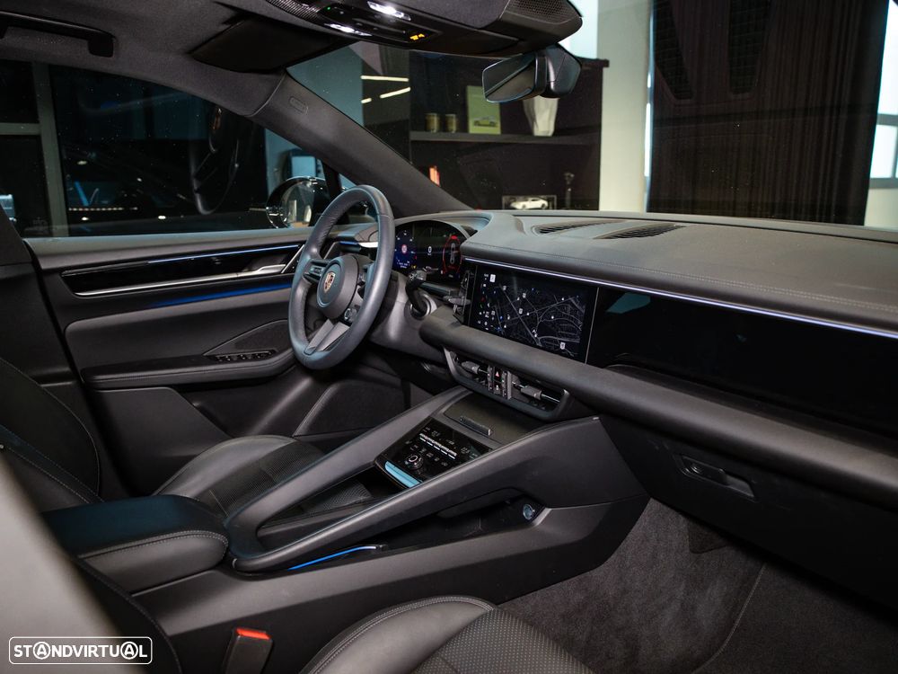 Porsche Macan Electric - 36