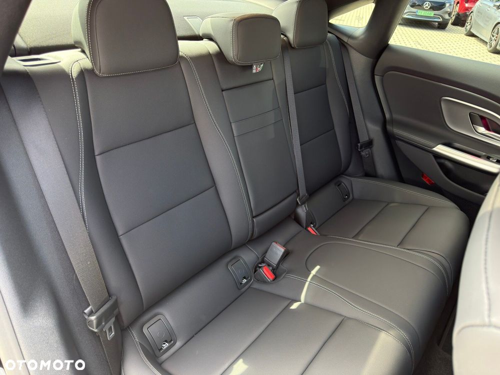 Mercedes-Benz CLA 200 mHEV 8G-DCT - 29