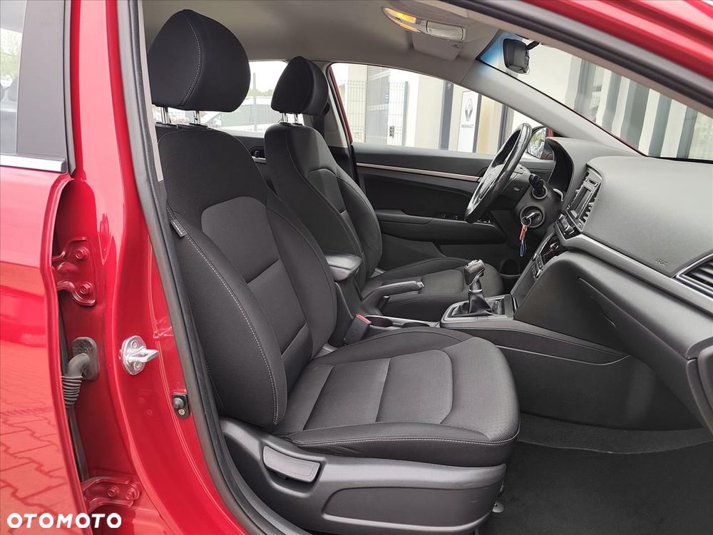 Hyundai Elantra 1.6 Comfort - 12