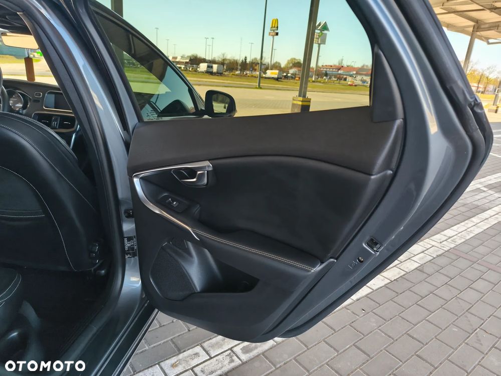 Volvo V40 D3 Geartronic Summum - 36