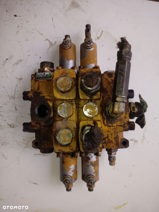 Rozdzielacz hydrauliczny HC-D12 2 Sekcje - 6