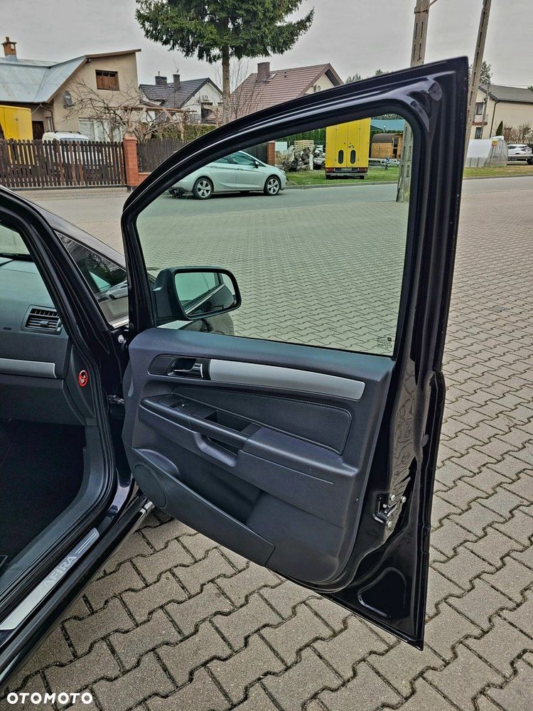Opel Zafira 1.8 Cosmo - 23