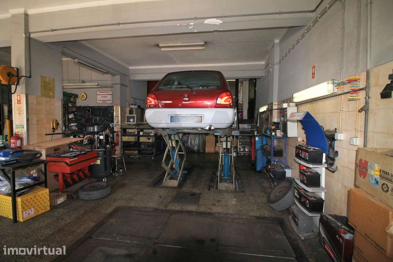 Venda de Oficina + Imóveis – Auto-Central da Arrentela - Grande imagem: 3/16