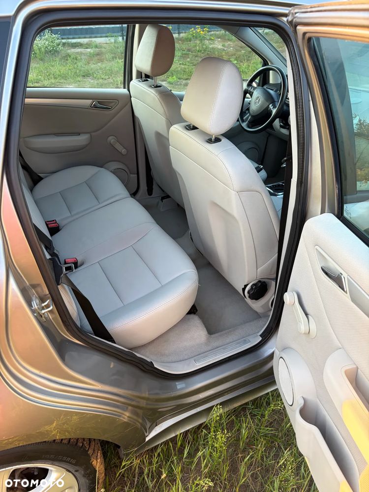 Mercedes-Benz Klasa A 180 CDI Autotronic Avantgarde - 22