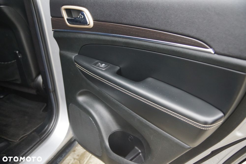 Jeep Grand Cherokee - 16