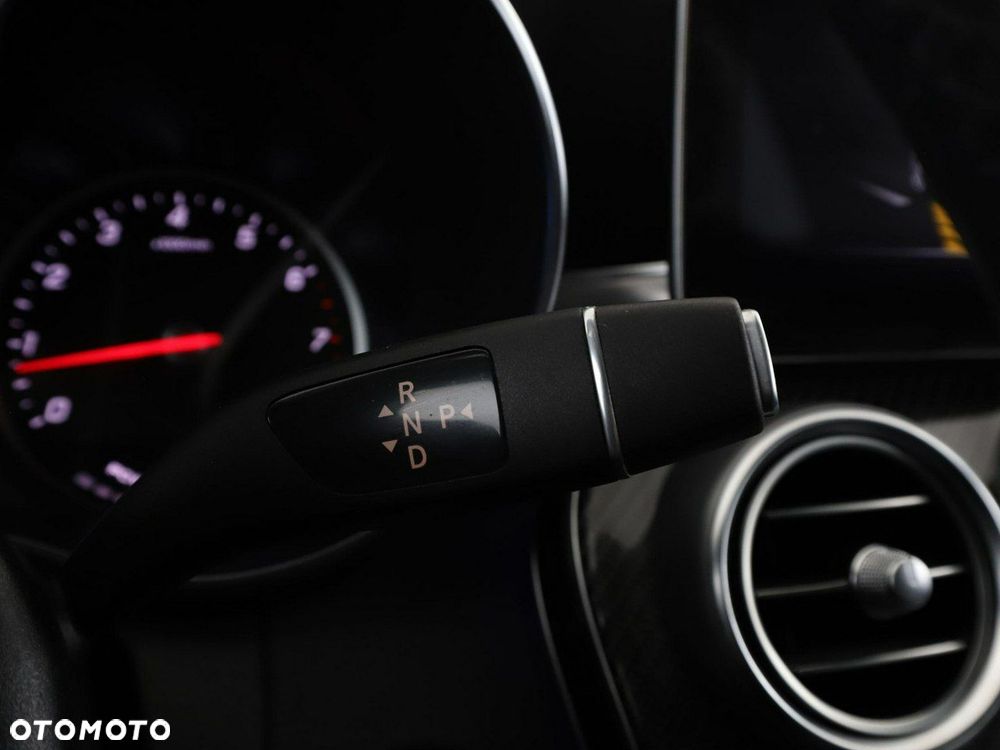 Mercedes-Benz Klasa C 300 4Matic 9G-TRONIC Night Edition - 39