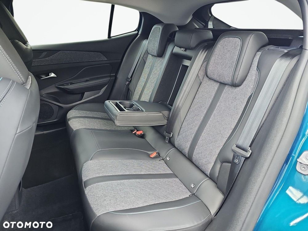 Peugeot 408 - 31