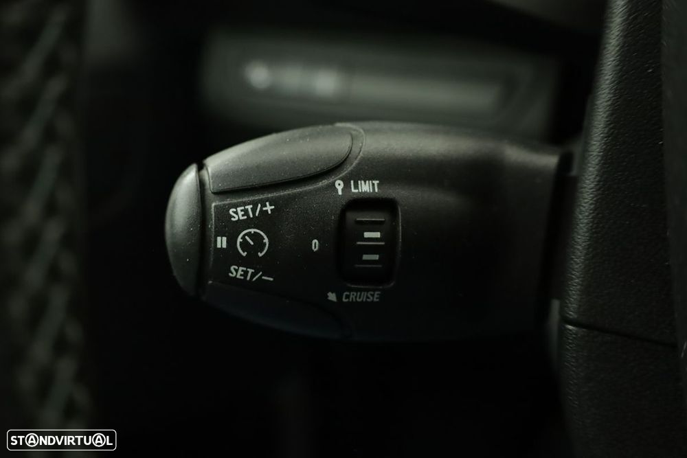 Peugeot 2008 1.2 PureTech Allure - 19