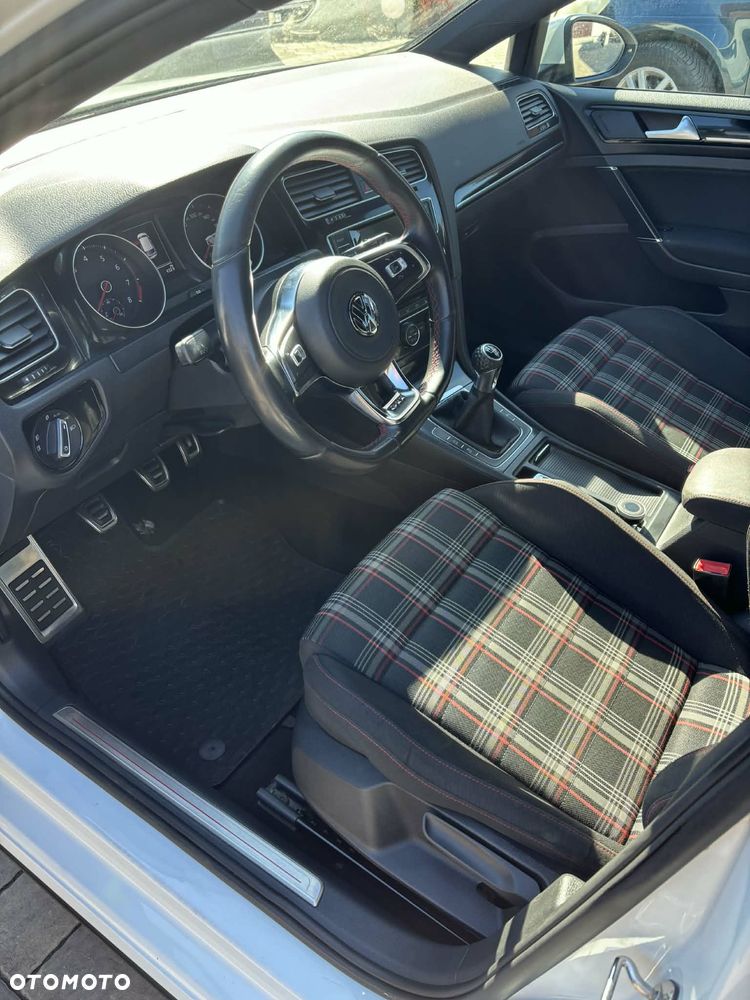 Volkswagen Golf - 12