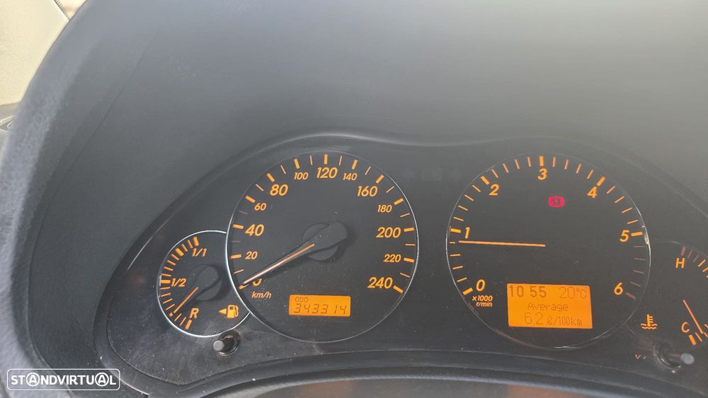 Toyota Avensis SW 2.2 D-4D - 12