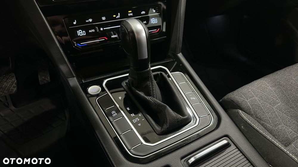 Volkswagen Passat - 19