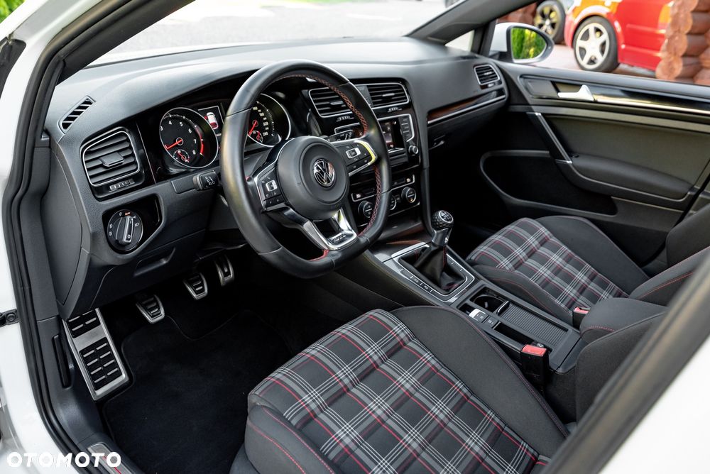 Volkswagen Golf 2.0 TSI BMT GTI - 16