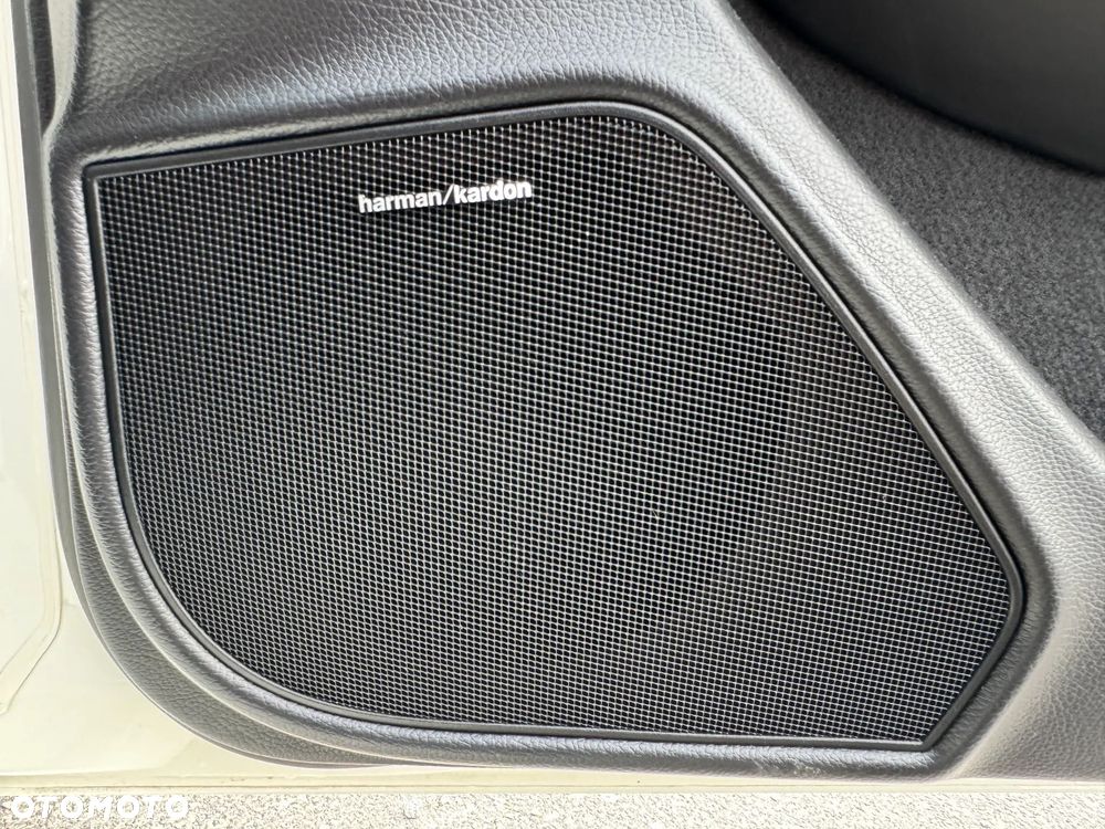 Mercedes-Benz Klasa C 63 AMG - 12