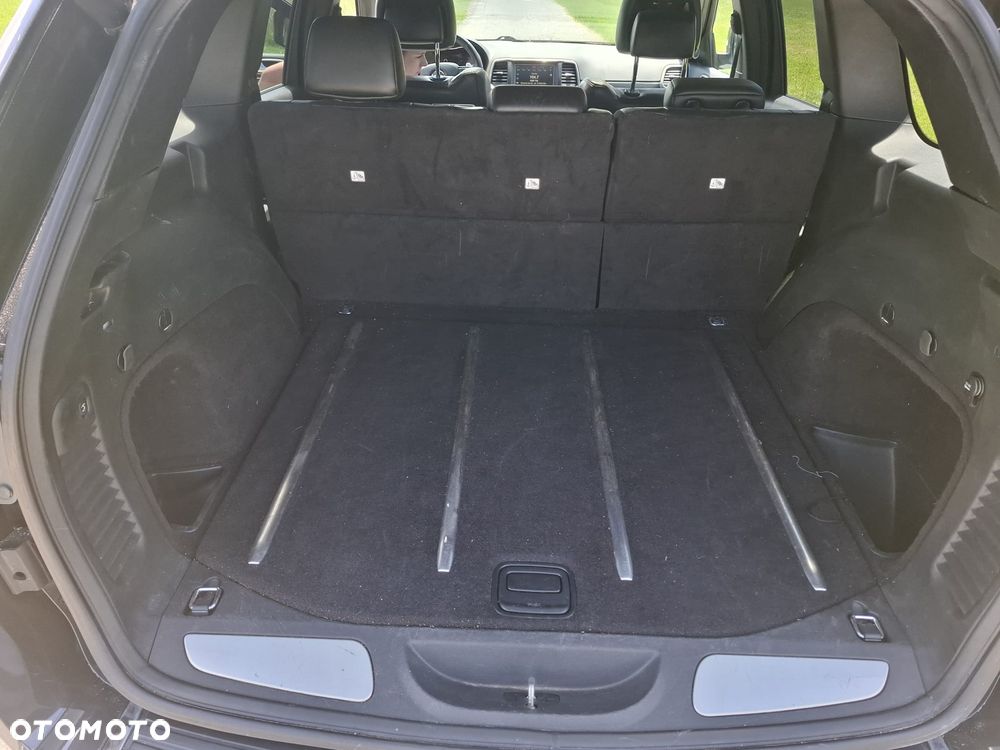 Jeep Grand Cherokee - 23