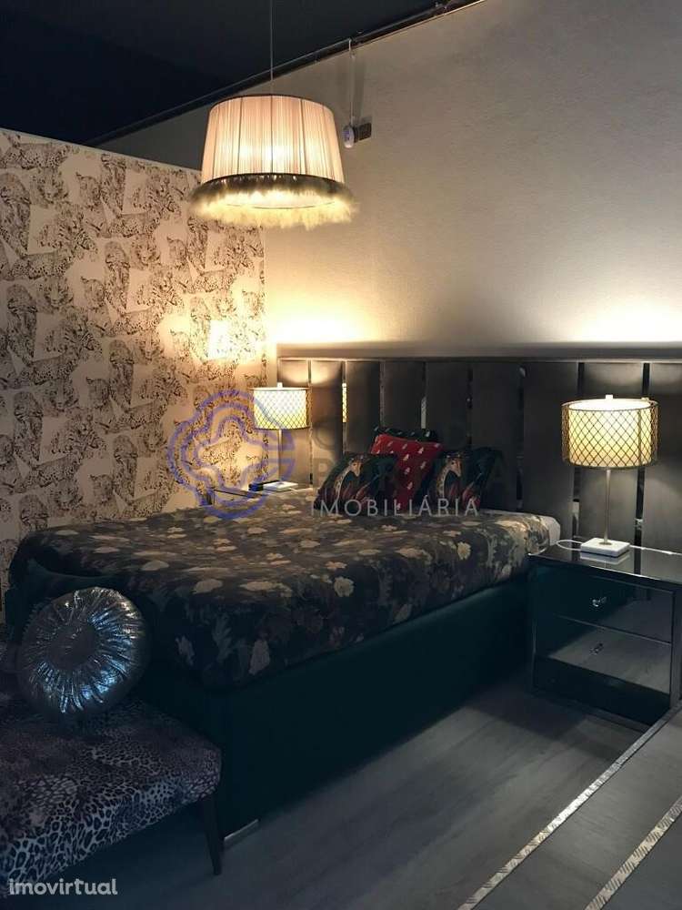 Investimento - Armazém com habitação t2 mais loja, em Canelas. - Grande imagem: 2/5