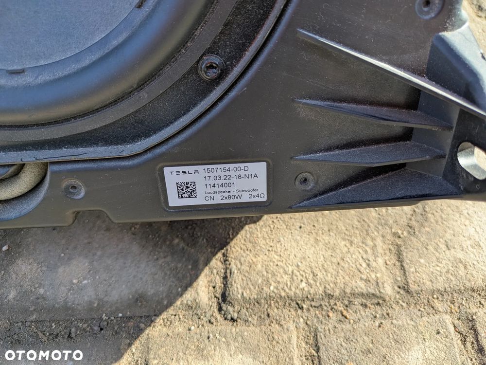 Głośnik subwoofer Tesla Y 2022r. - 3