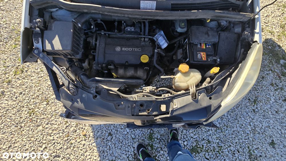 Opel Corsa 1.4 16V Sport - 21