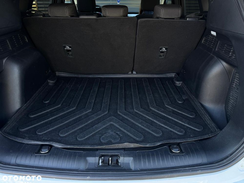 Ford Kuga 2.5 FHEV AWD Titanium eCVT - 36