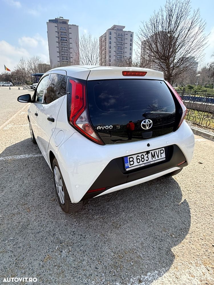 Toyota Aygo 1.0 VVY-I 5 usi X-play - 3