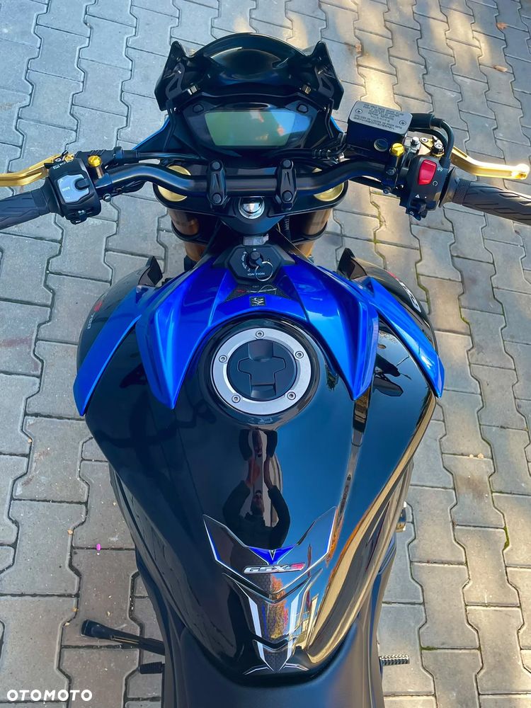 Suzuki GSX - 19