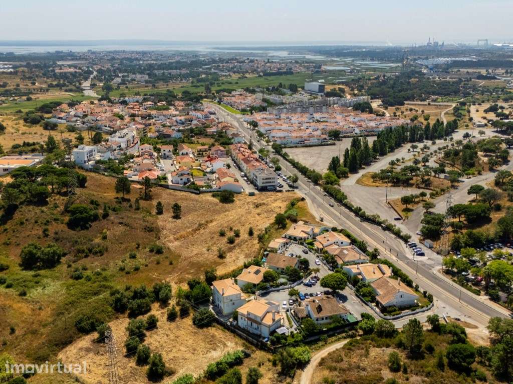 Moradia Isolada 5 assoalhadas, garagem, jardim com árvores de fruto... - Grande imagem: 5/32