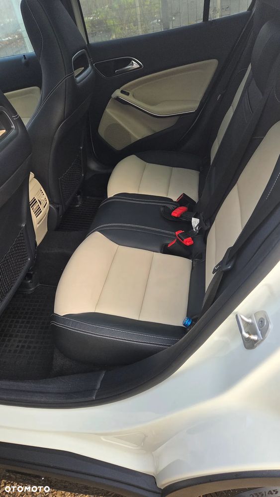 Mercedes-Benz GLA - 14