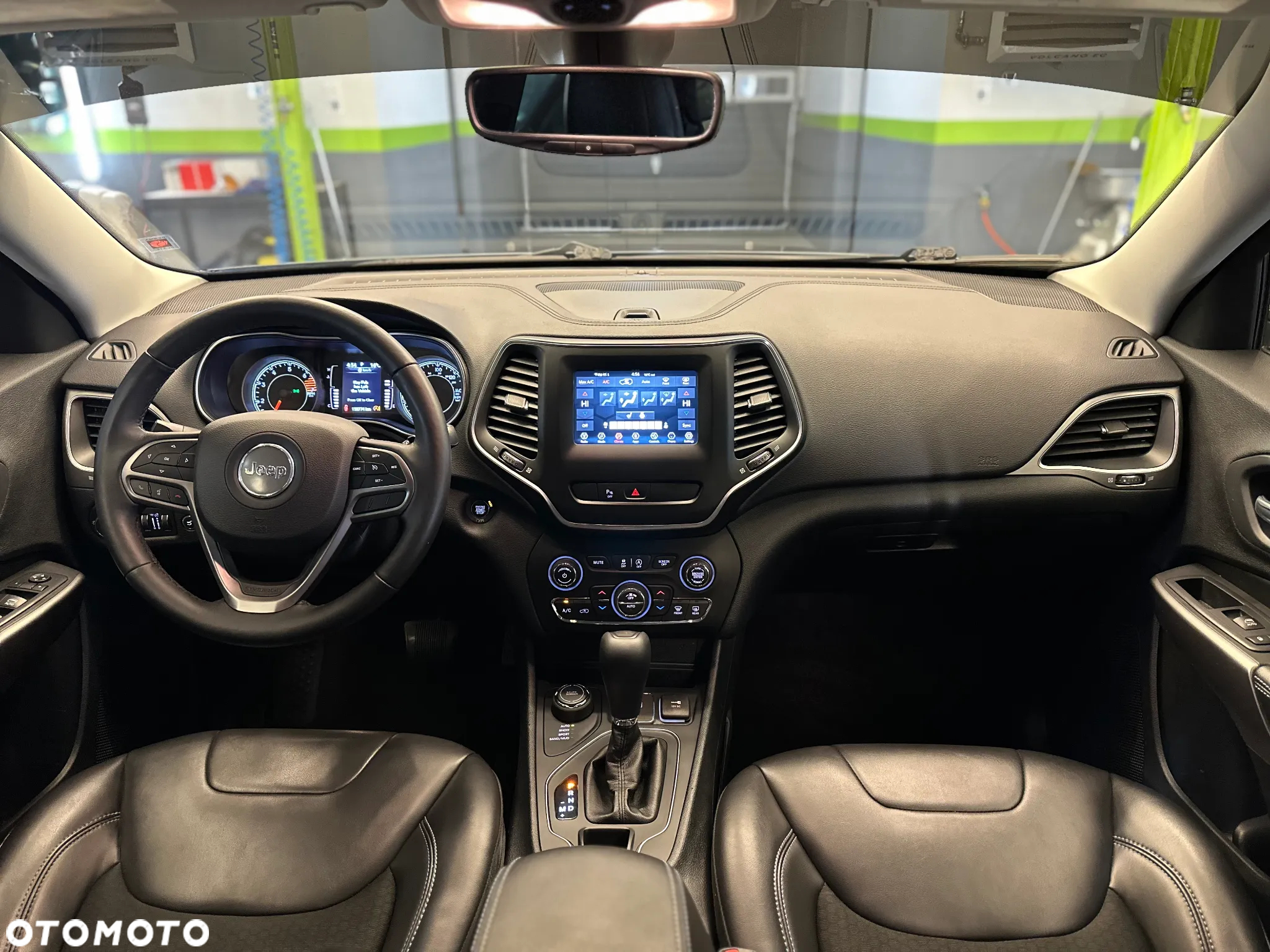 Jeep Cherokee - 11