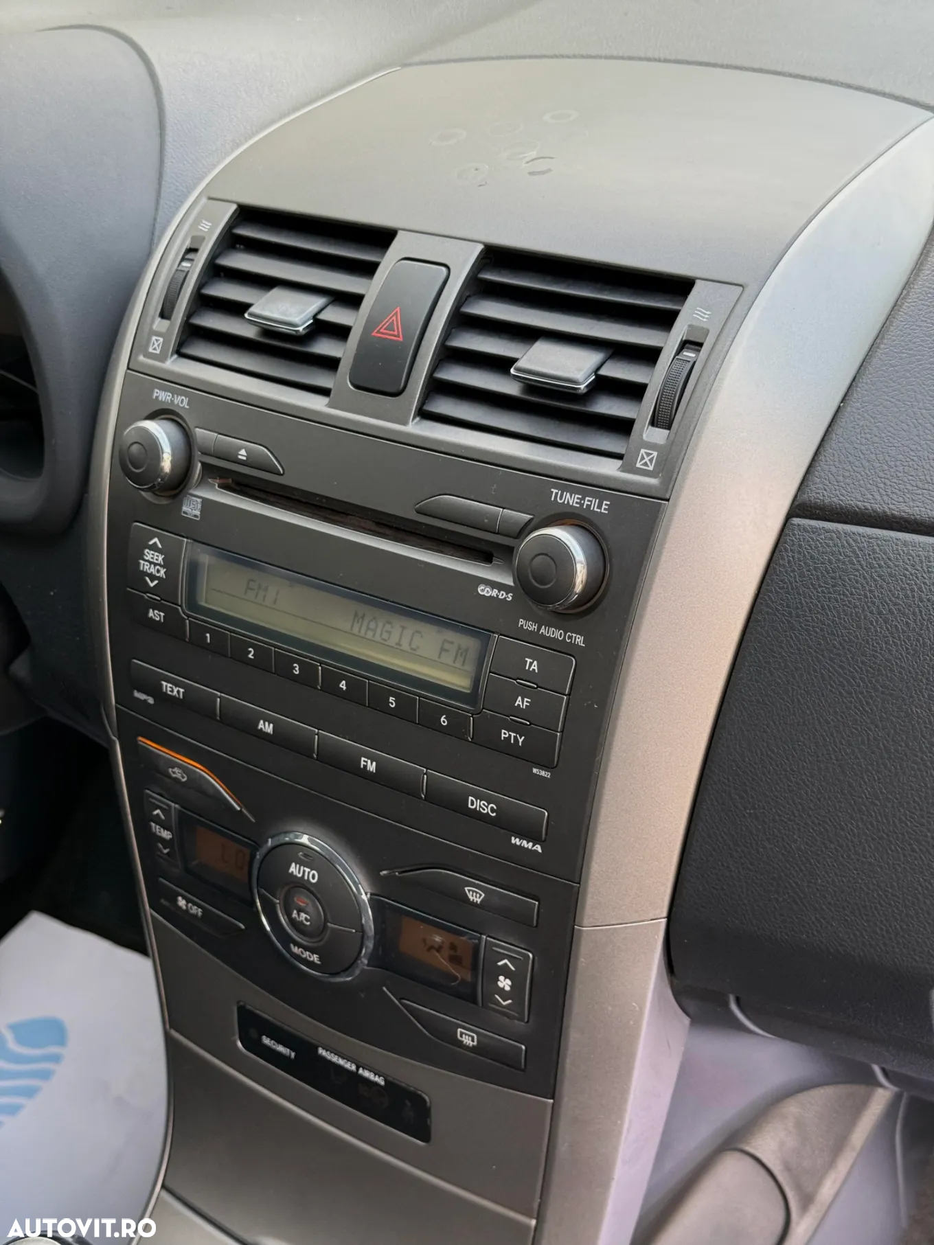 Toyota Corolla 1.4 Sdn. Terra - 11