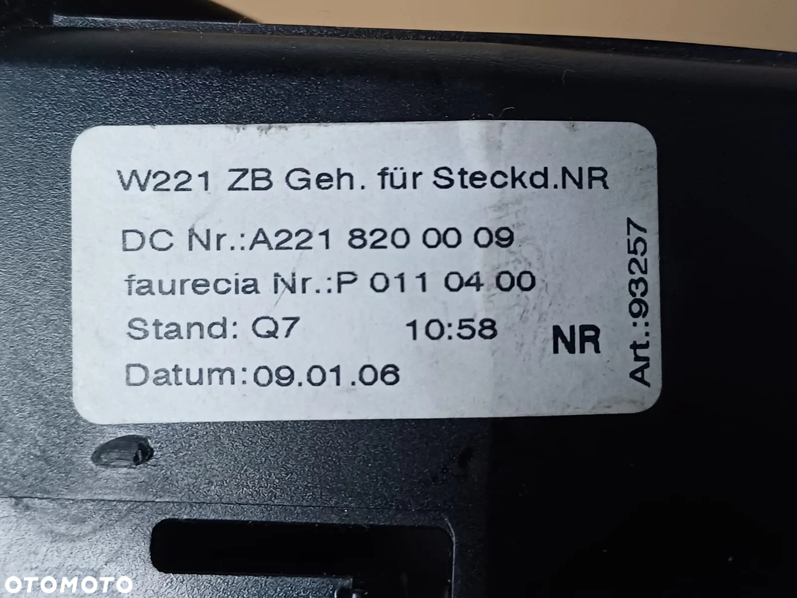 MERCEDES W211 Gniazdo zapalniczki tunelu tylnego W2218200009 - 3