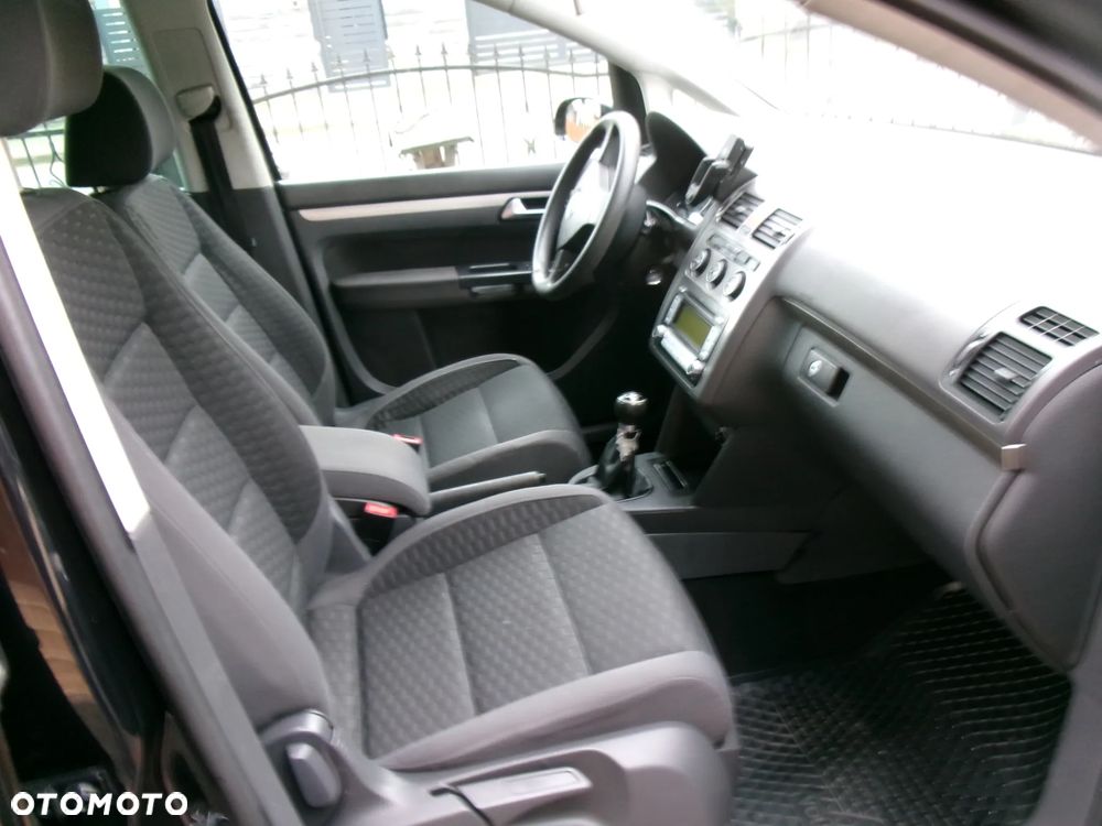 Volkswagen Touran - 15