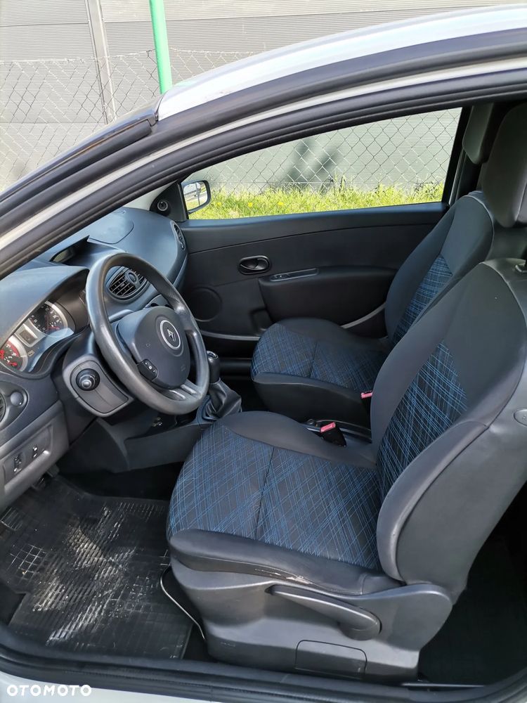Renault Clio - 9