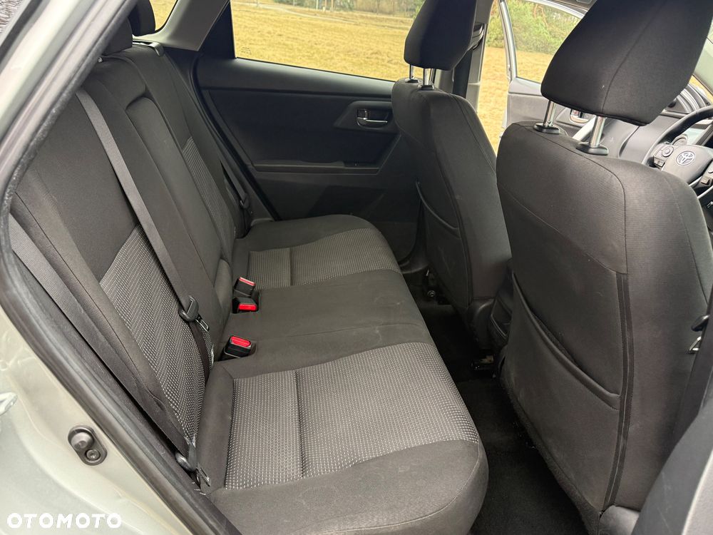 Toyota Auris - 16