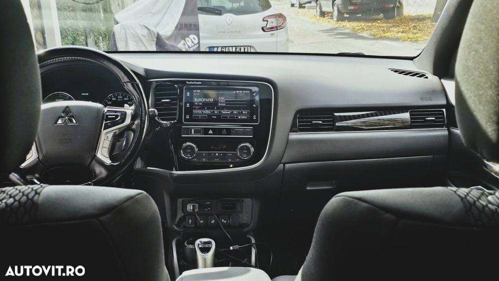 Mitsubishi Outlander - 8