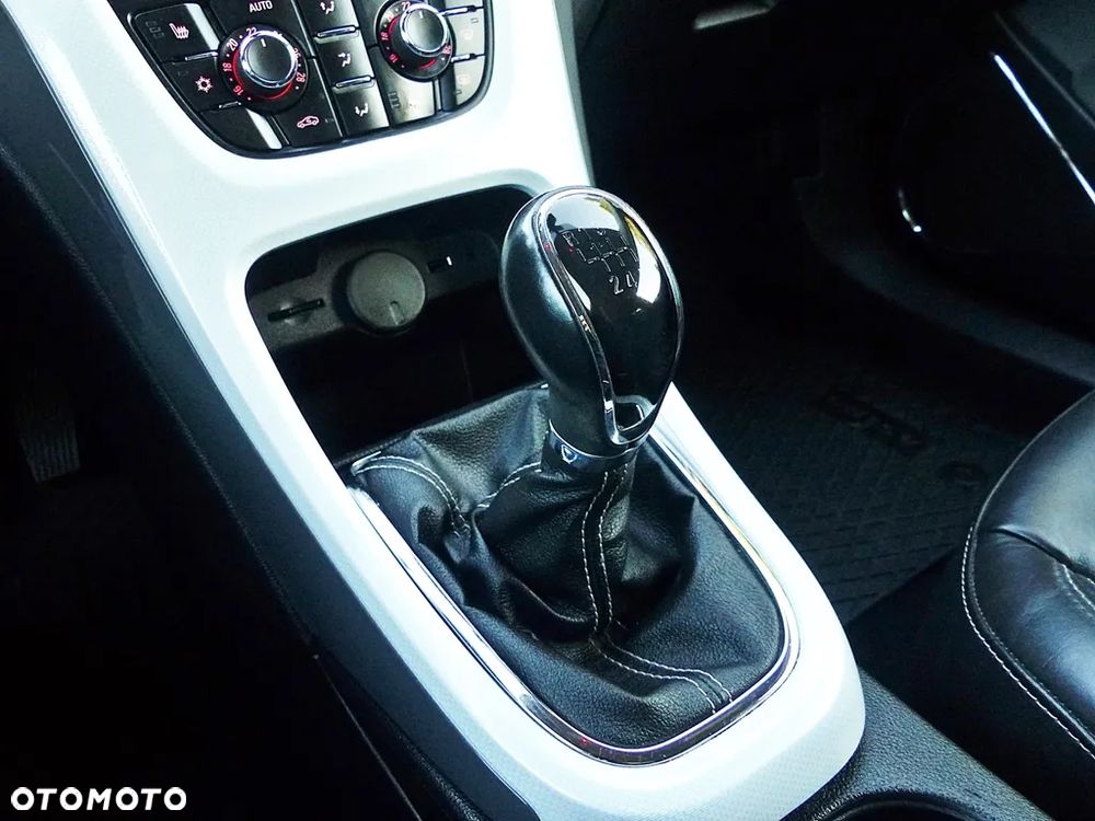 Opel Astra 1.6 Turbo Cosmo - 36