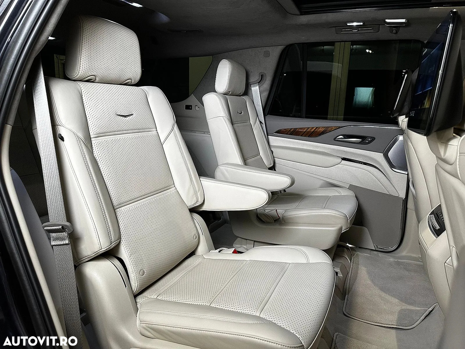 Cadillac Escalade - 9