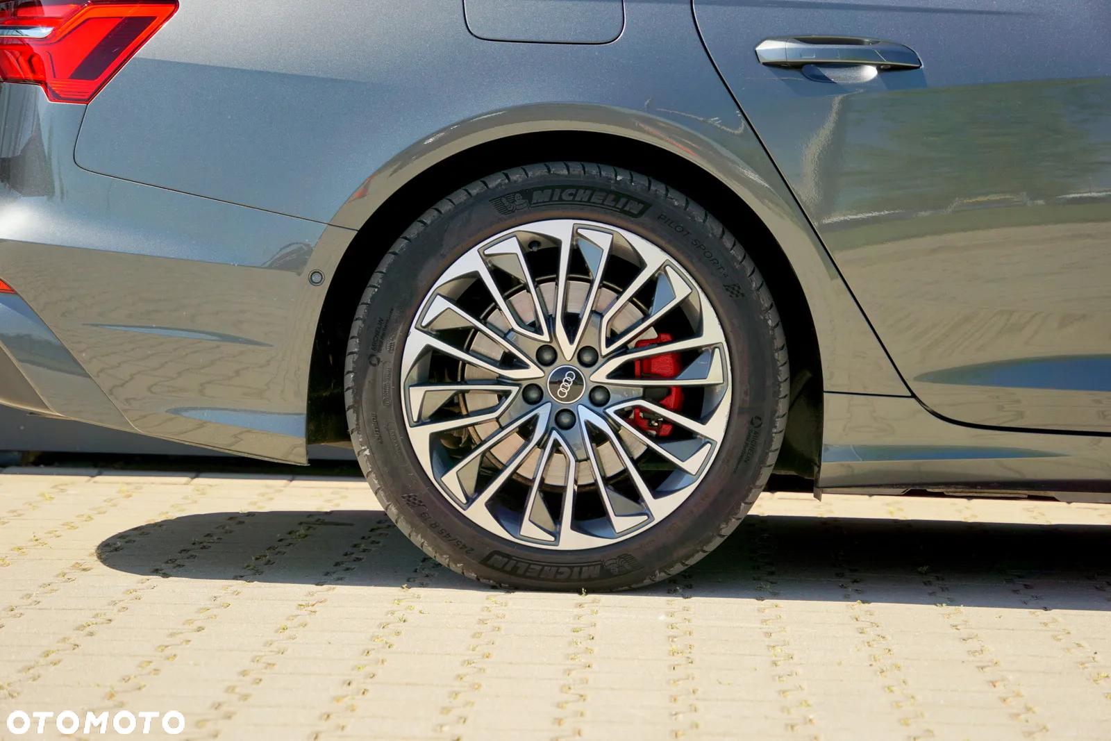 Audi A6 Avant 55 TFSI e quattro S tronic S line - 15