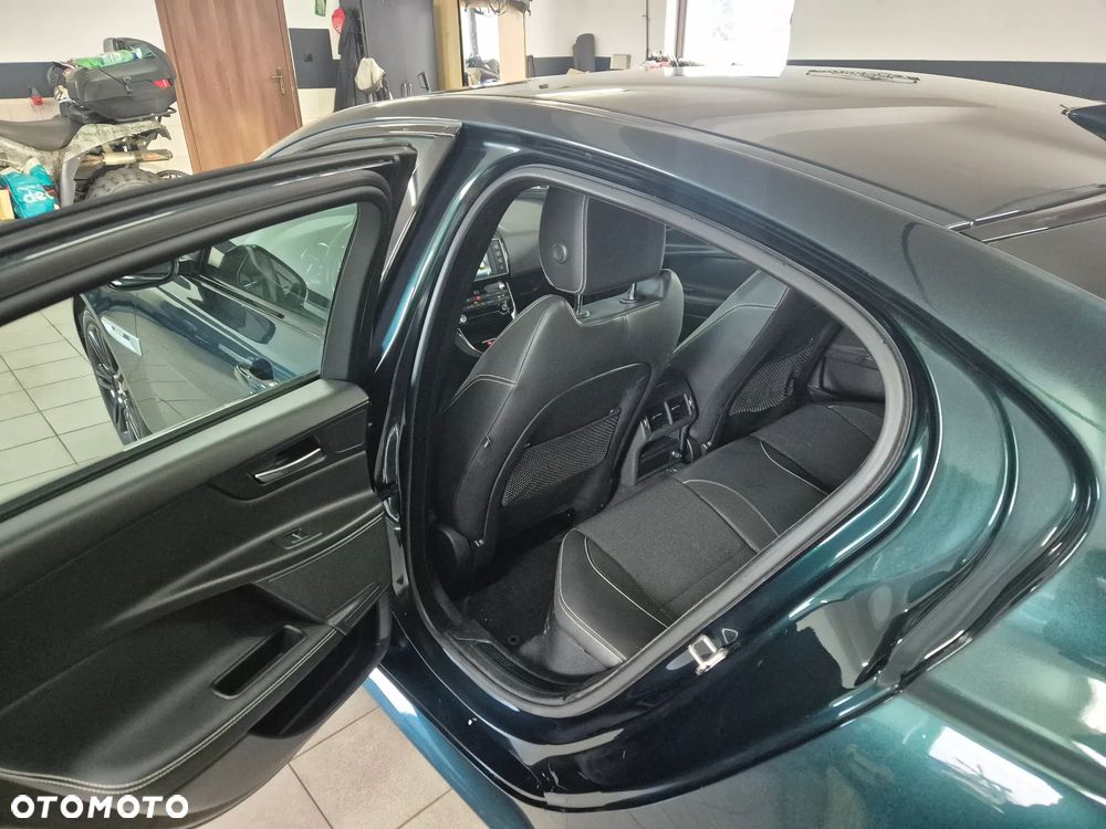 Jaguar XE 2.0 D R-Sport - 15
