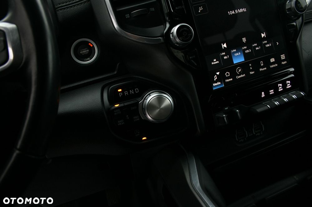 RAM 1500 5.7 Quad Cab Laramie - 24