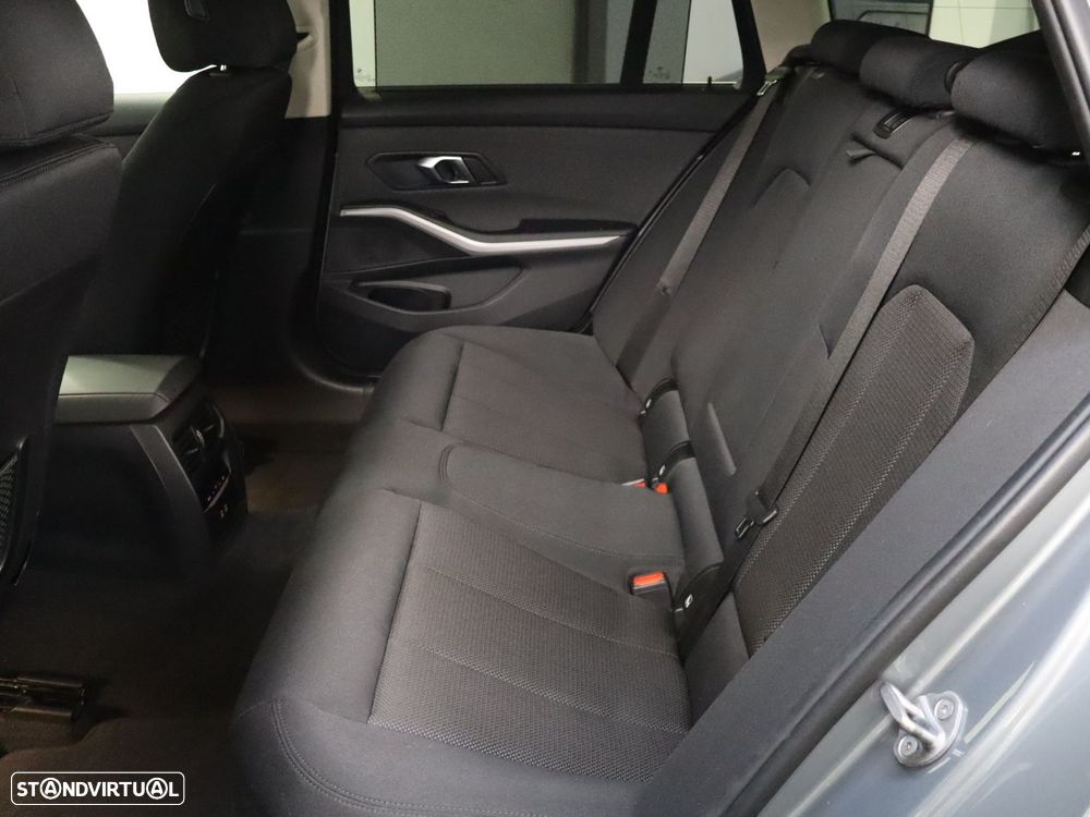 BMW 320 d Auto - 10