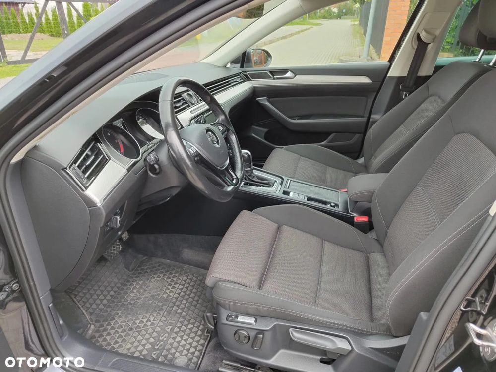 Volkswagen Passat Variant 2.0 TDI SCR DSG Highline - 30