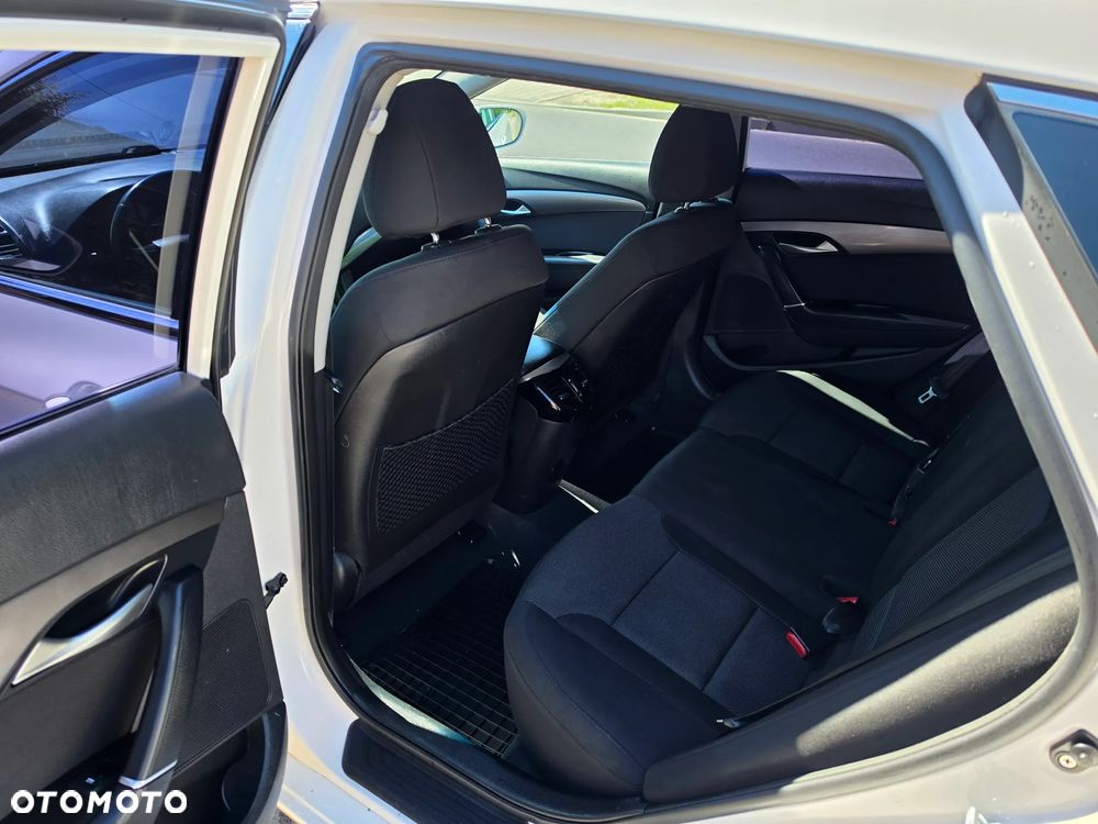 Hyundai i40 Kombi blue 1.6 Family+ - 9