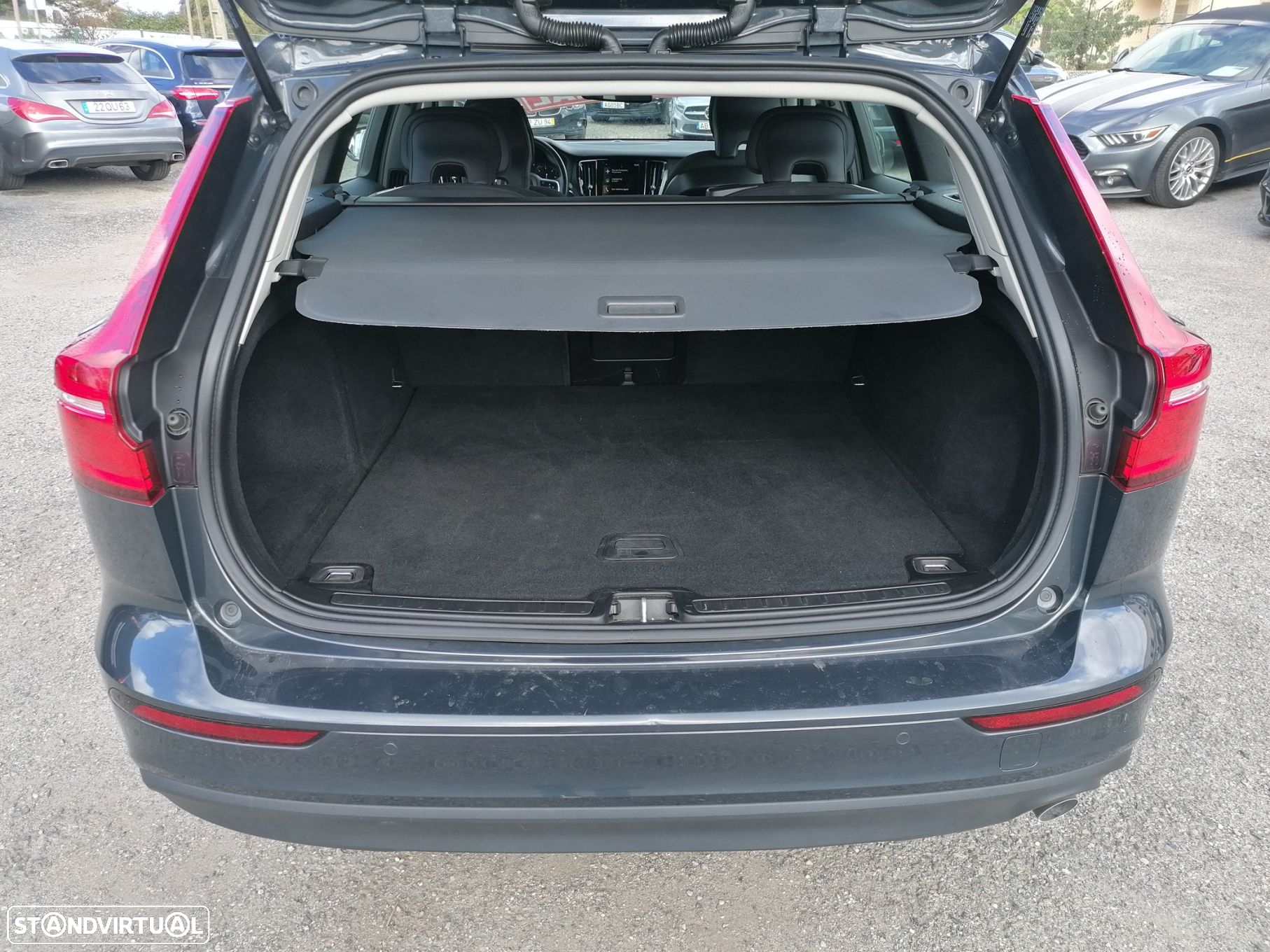 Volvo V60 2.0 D3 Momentum Geartronic - 11