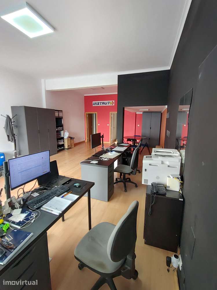 Imóvel comercial com 82m2 na Amadora - Grande imagem: 2/10