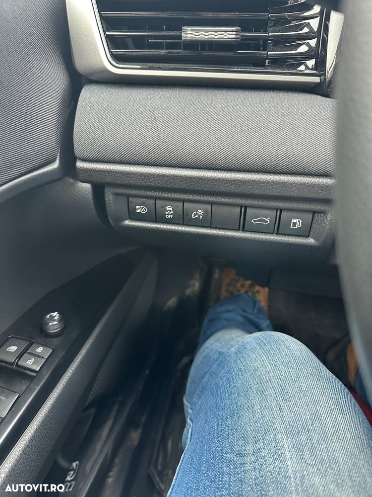 Toyota Camry Luxury - 12